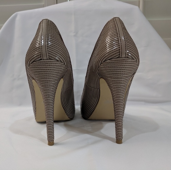 Colin Stuart Nude/Tan Pumps - Picture 5 of 6